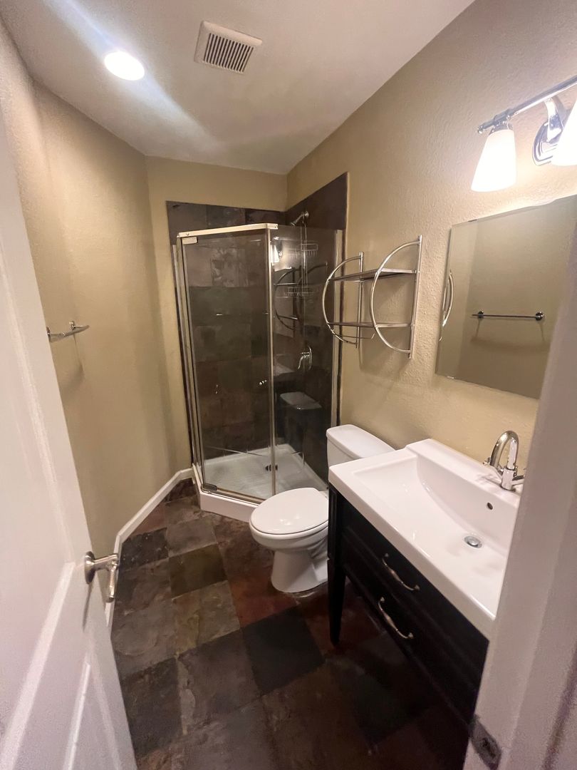 1038 E 43rd B Austin, Texas 78751