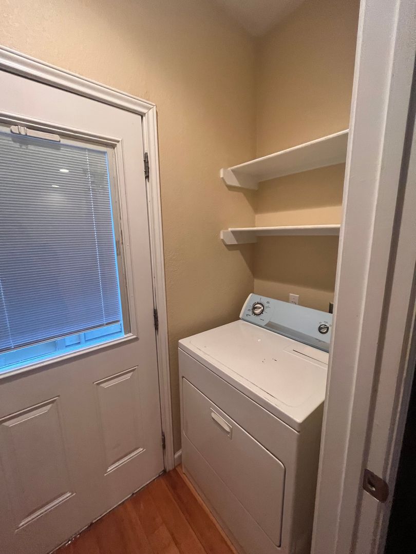 1038 E 43rd B Austin, Texas 78751