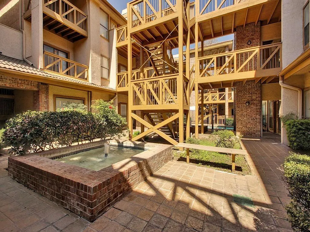 806 W 24th St Unit 311 Austin, TX 78705