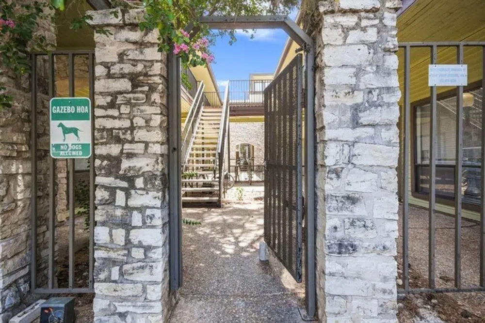 2815 Rio Grande Unit 208 Austin, TX 78705