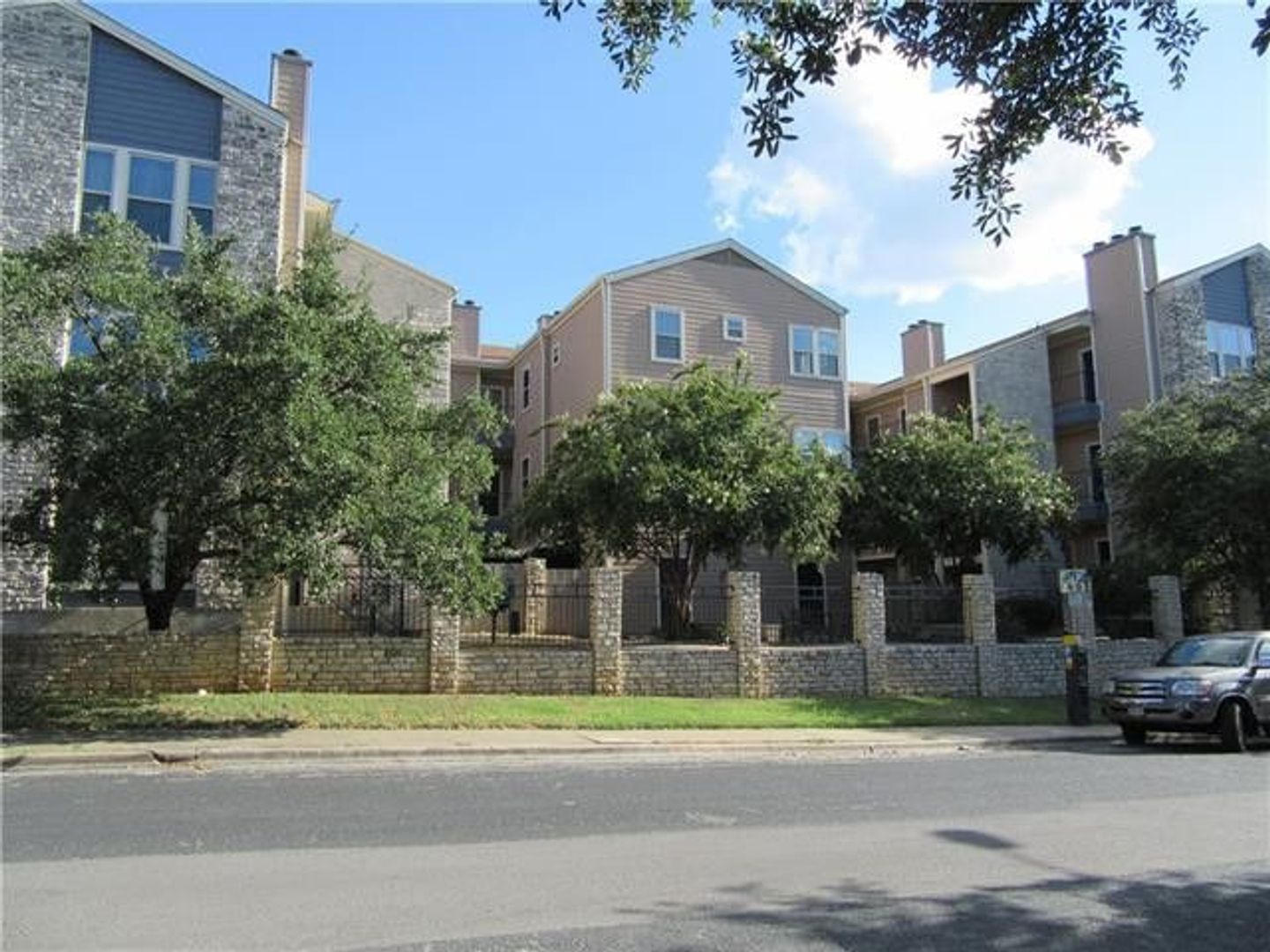 2414 Longview Unit 302 Austin, Tx 78705