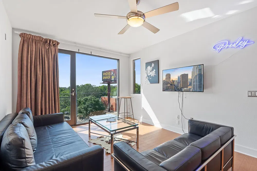 3016 Guadalupe Unit 311 Austin, TX 78705