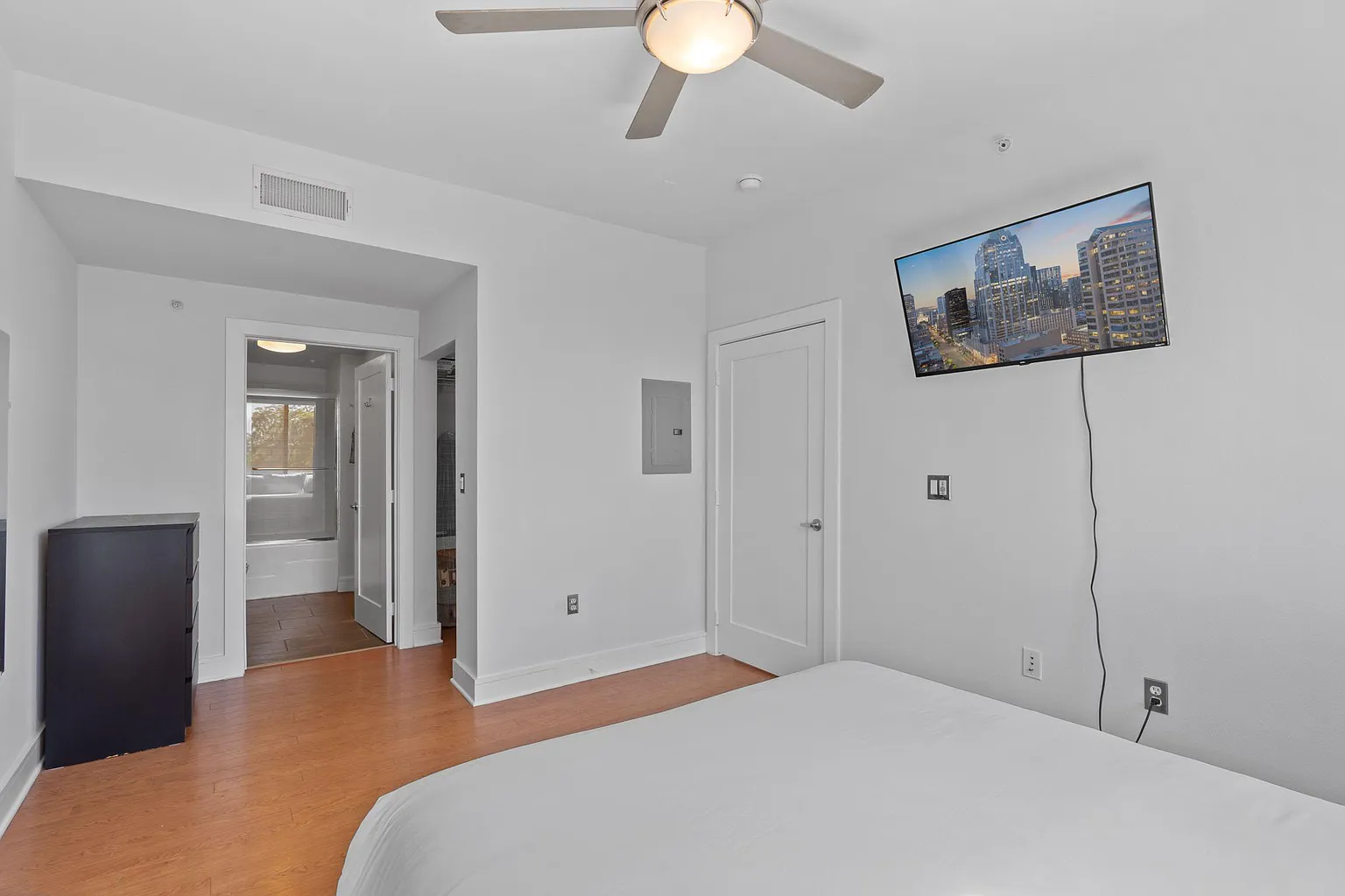 3016 Guadalupe Unit 311 Austin, TX 78705
