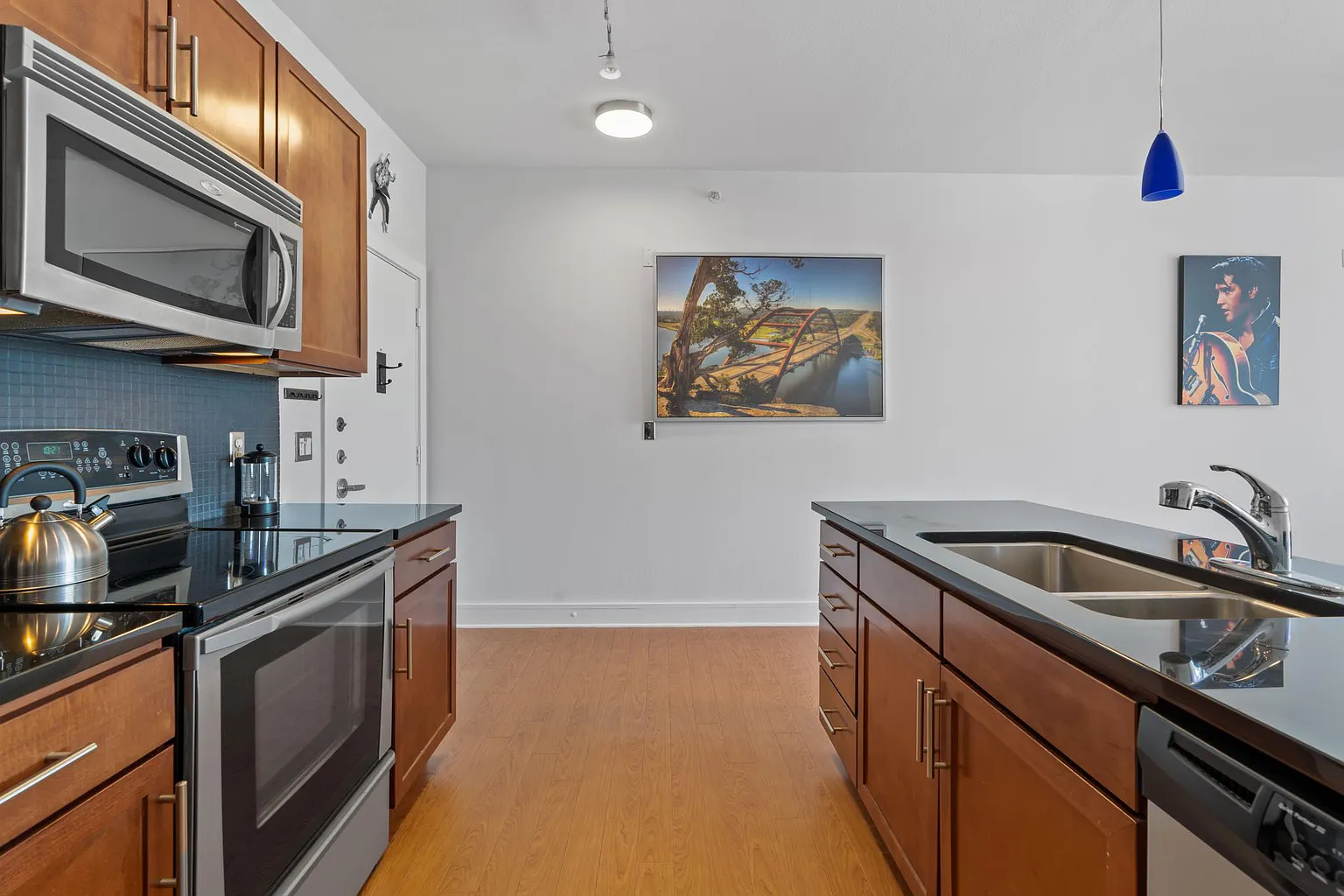 3016 Guadalupe Unit 311 Austin, TX 78705