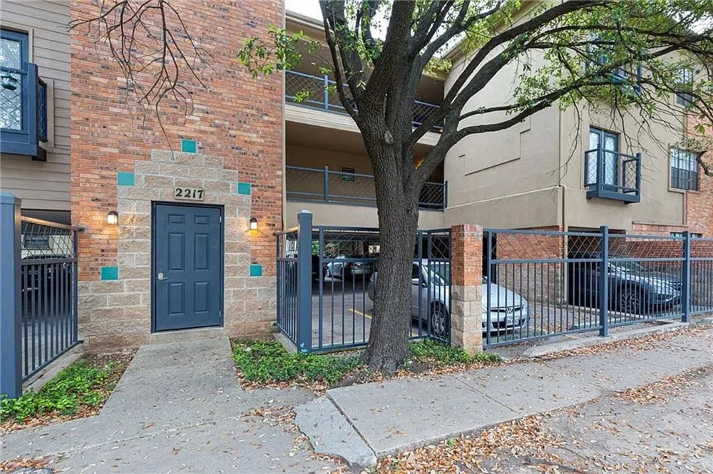 2217 San Gabriel Unit 201 Austin, TX 78705