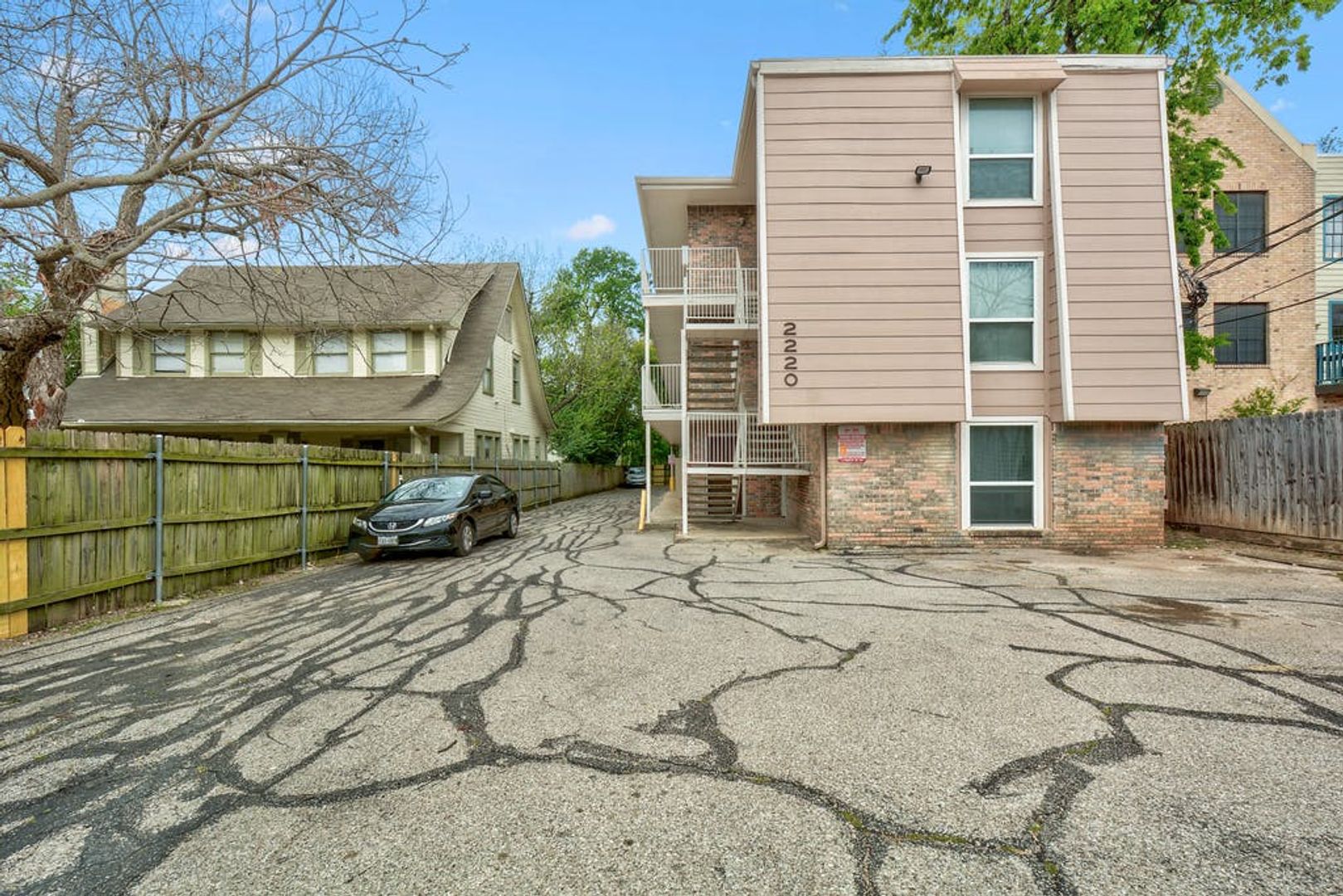 2220 Leon Unit 103 Austin, TX 78705
