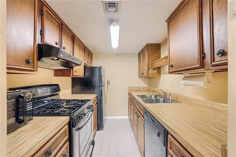 1800 Lavaca Unit 205 Austin, TX 78701