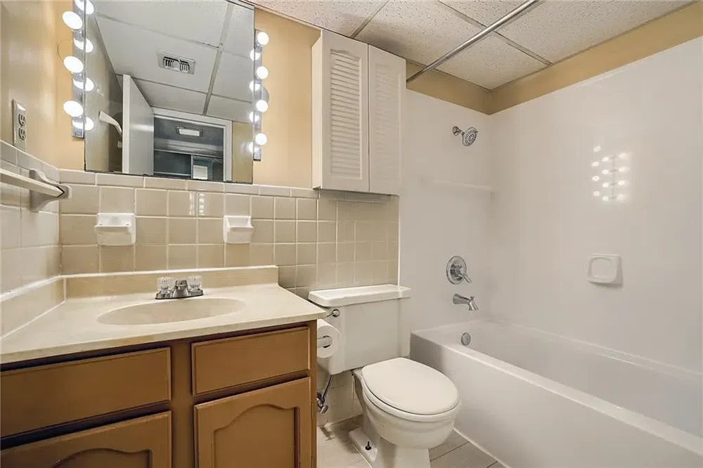 1800 Lavaca Unit 205 Austin, TX 78701