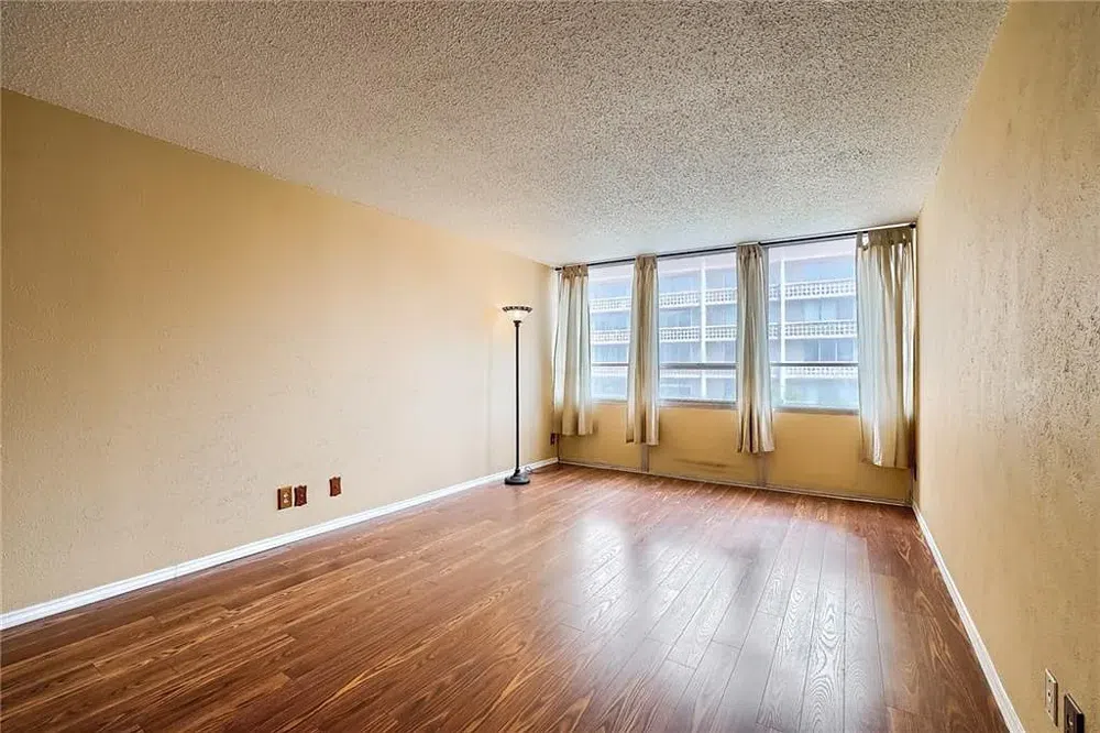 1800 Lavaca Unit 205 Austin, TX 78701