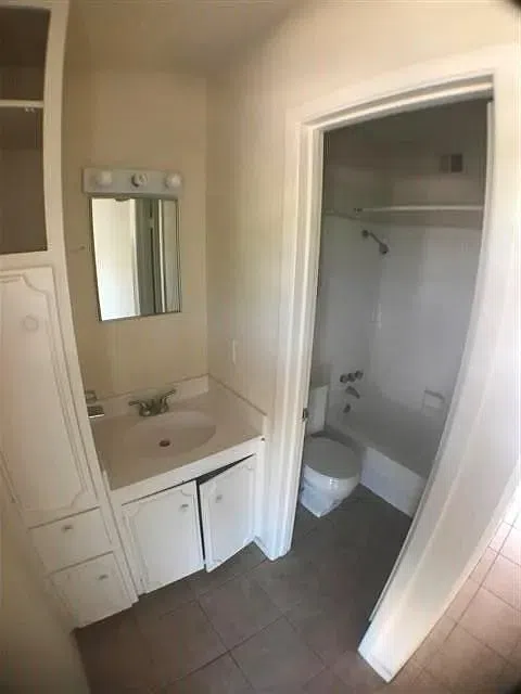2610 Salado Unit 207 Austin, TX 78705