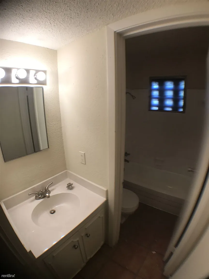 2610 Salado Unit 107 Austin, TX 78705