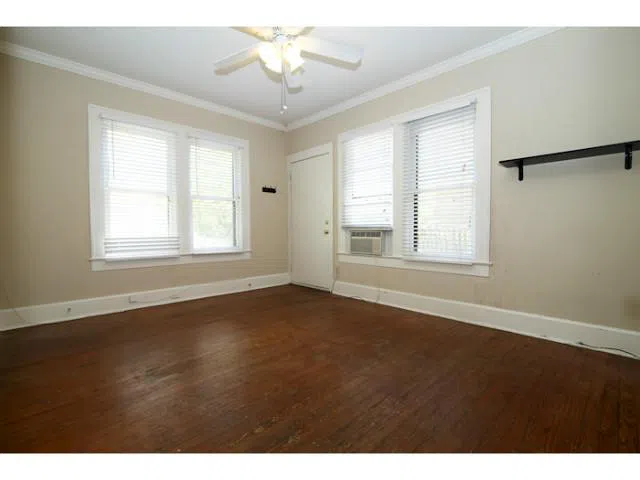 2802 Salado Austin, TX 78705