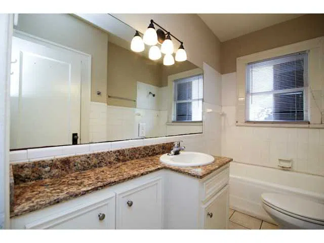 2802 Salado Austin, TX 78705