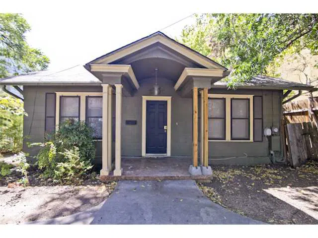 2802 Salado Austin, TX 78705