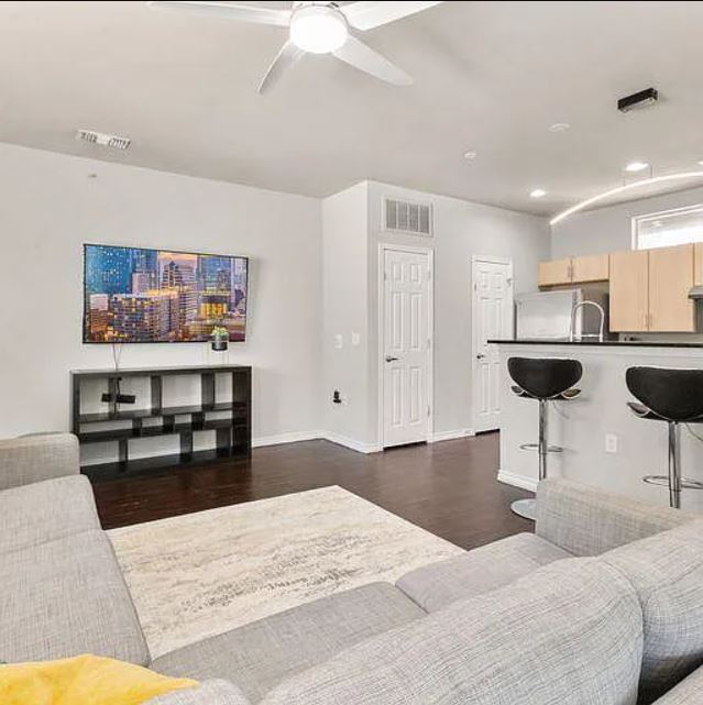 2606 Wilson St 401  Townhome Austin, TX 78704