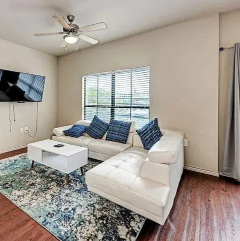5117 N Lamar #201