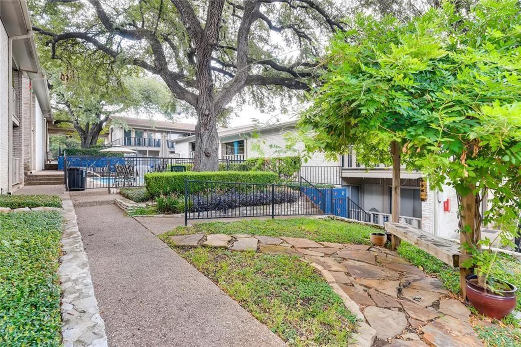 1304 Summit St #206 Austin, Texas 78741