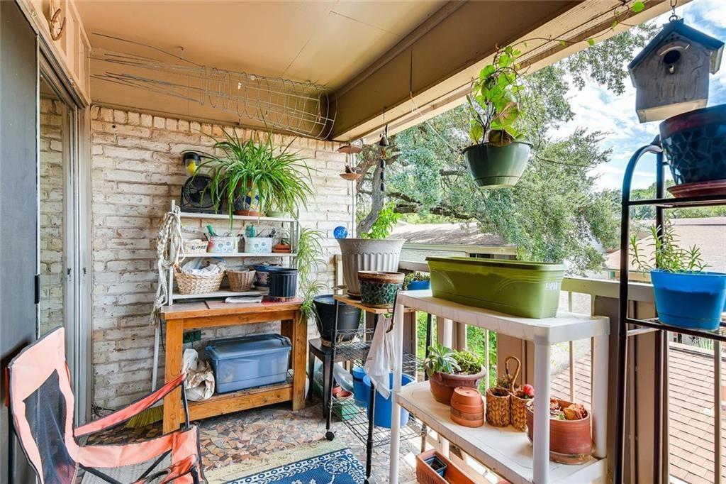 1304 Summit St #206 Austin, Texas 78741