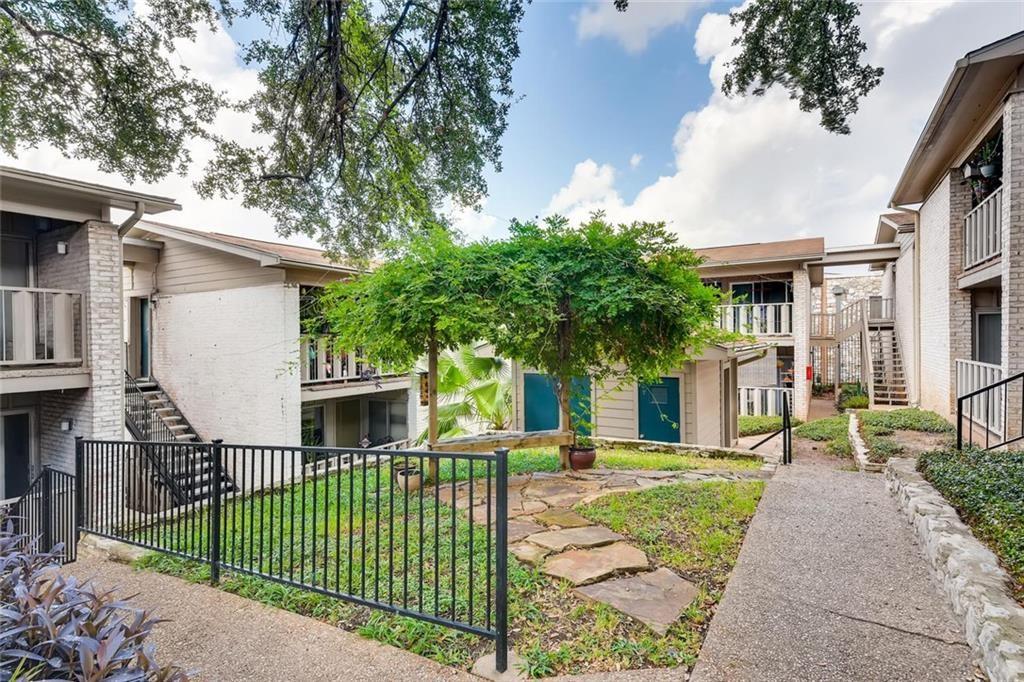 1304 Summit St #206 Austin, Texas 78741