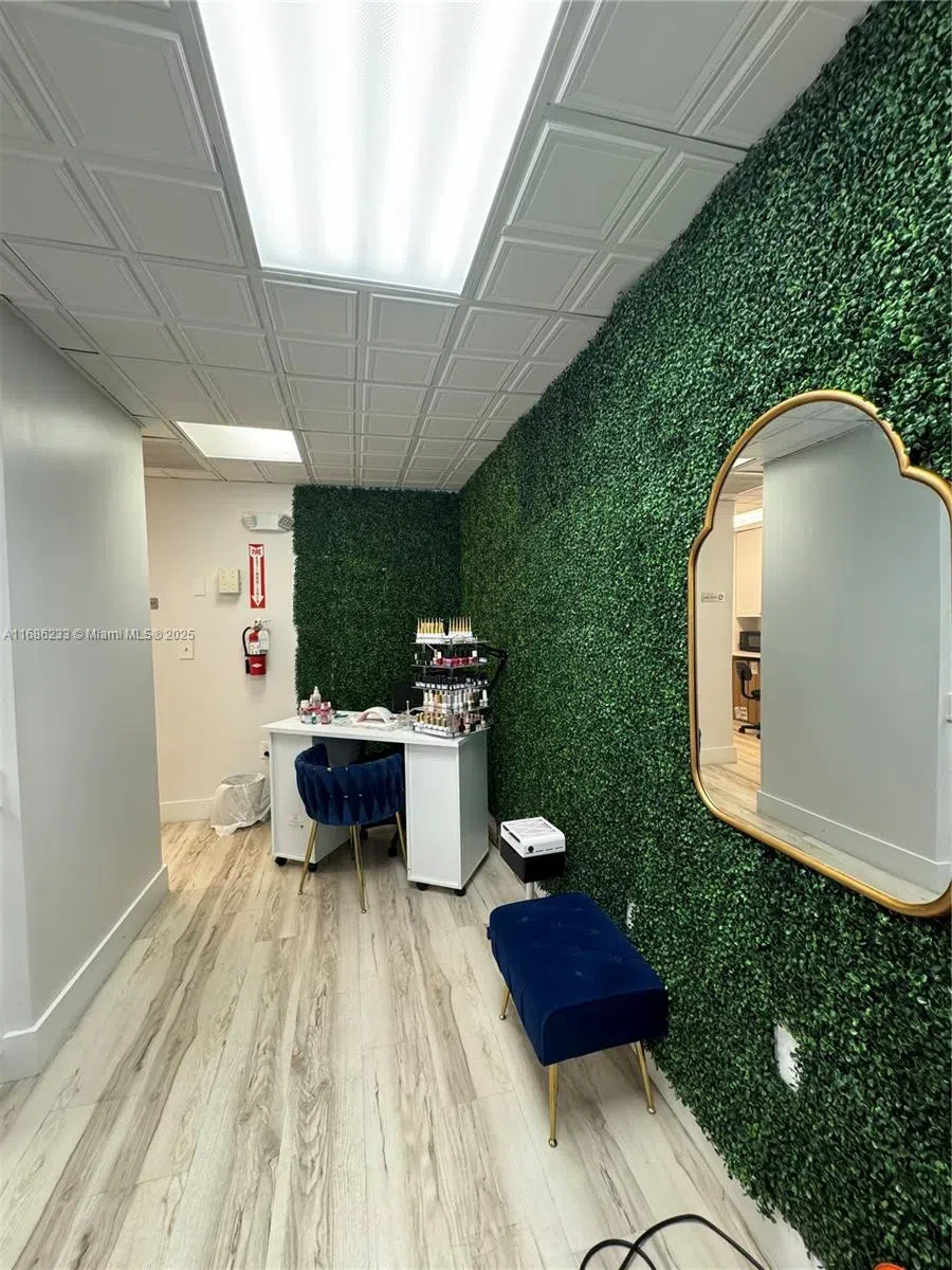 13720 Biscayne Blvd North Miami Beach, Florida 33181