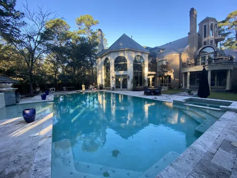 2802 Valley Drive