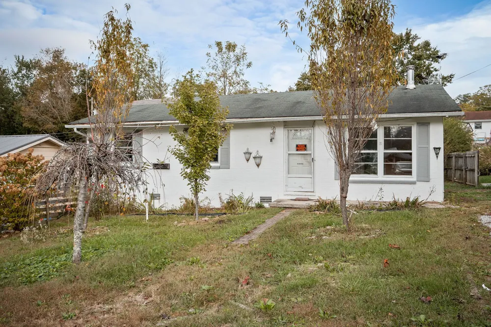 Adcock Auctions Photo